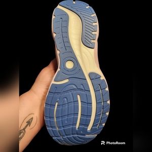 Womens size 11 brooks shoes